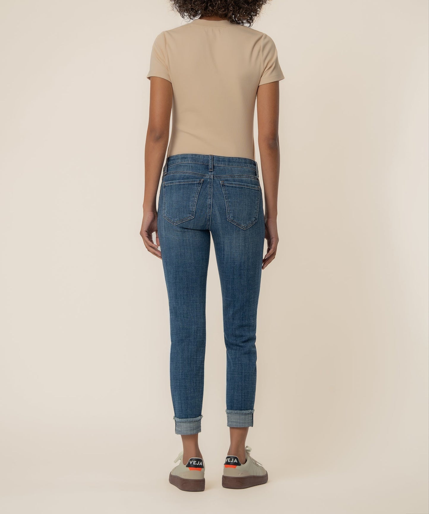 Amy Mid Rise Crop Straight, Petite in Deserving Wash
