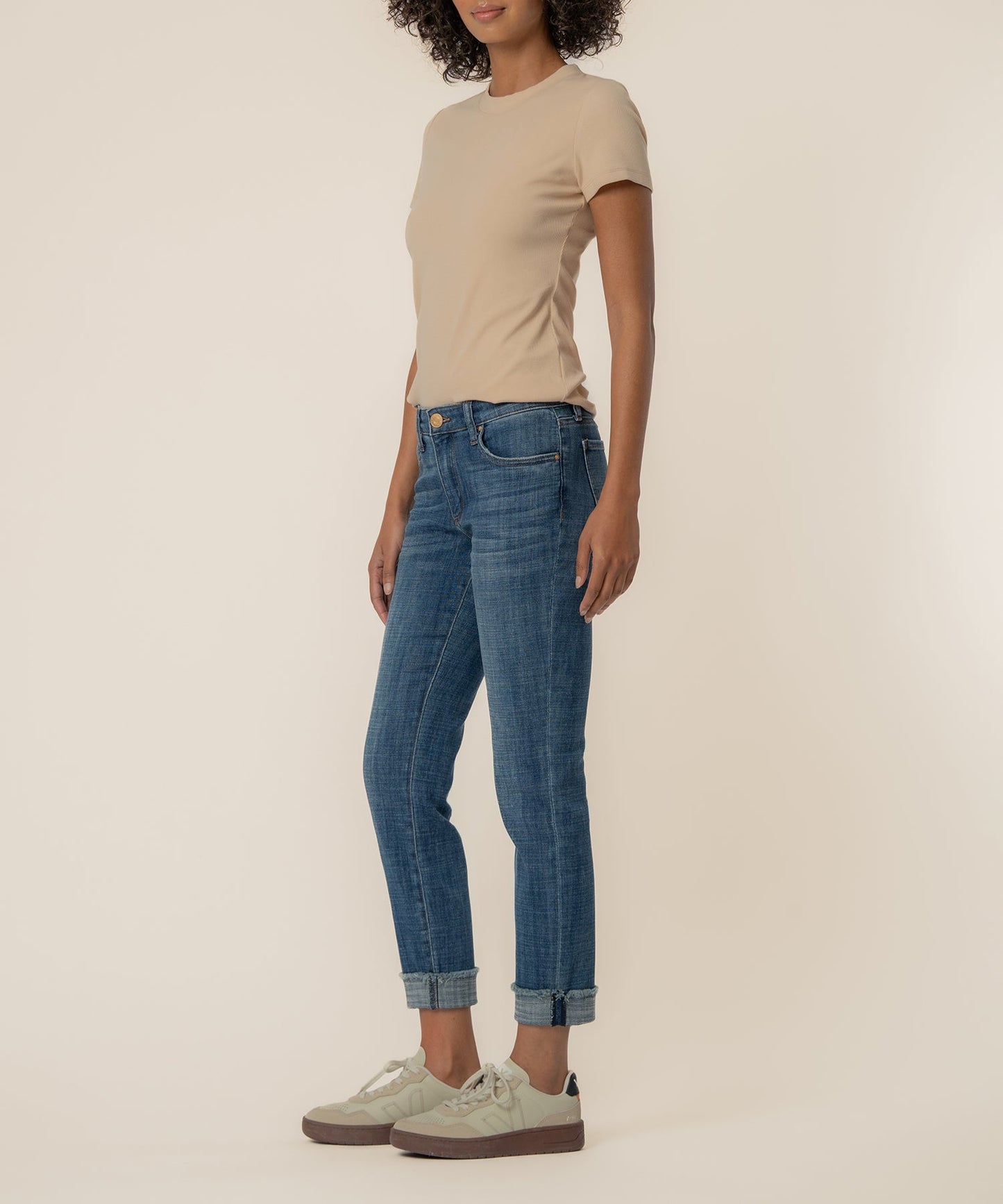 Amy Mid Rise Crop Straight, Petite in Deserving Wash