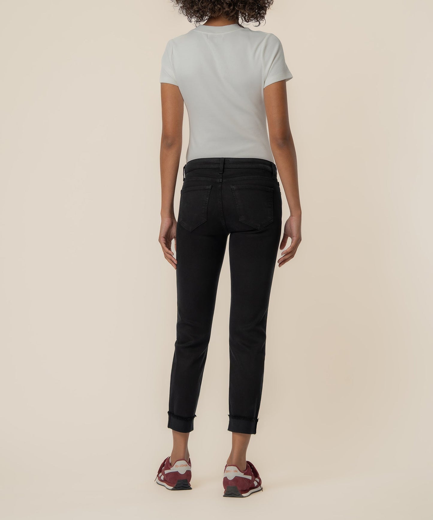 Amy Mid Rise Crop Straight, Petite in Black