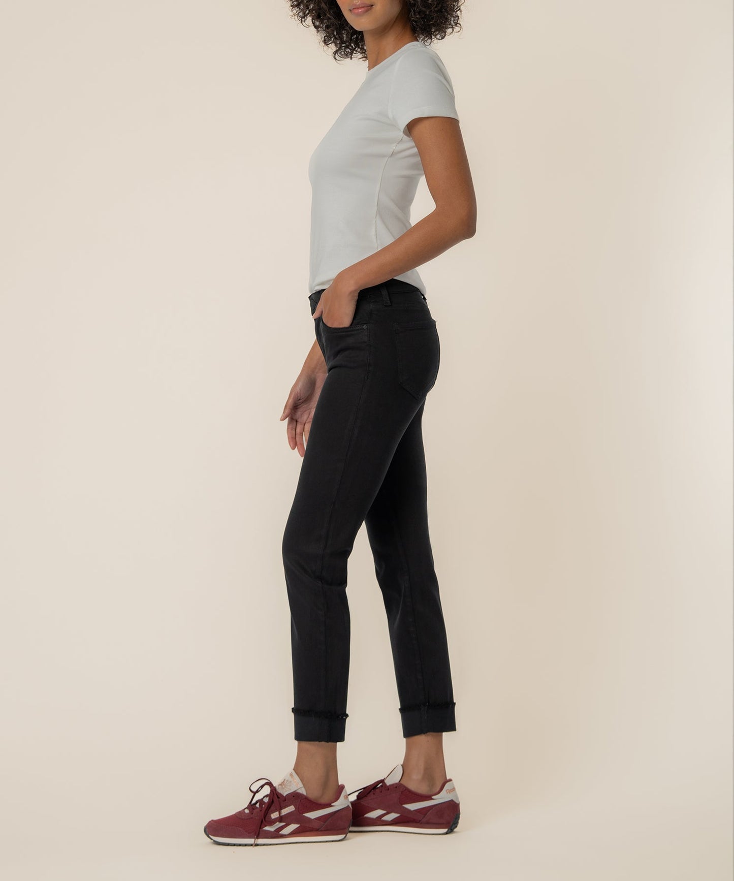 Amy Mid Rise Crop Straight, Petite in Black