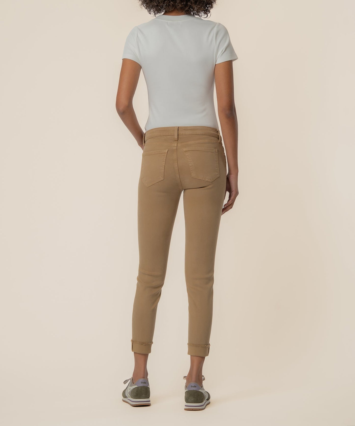 Amy Mid Rise Crop Straight, Petite in Chai