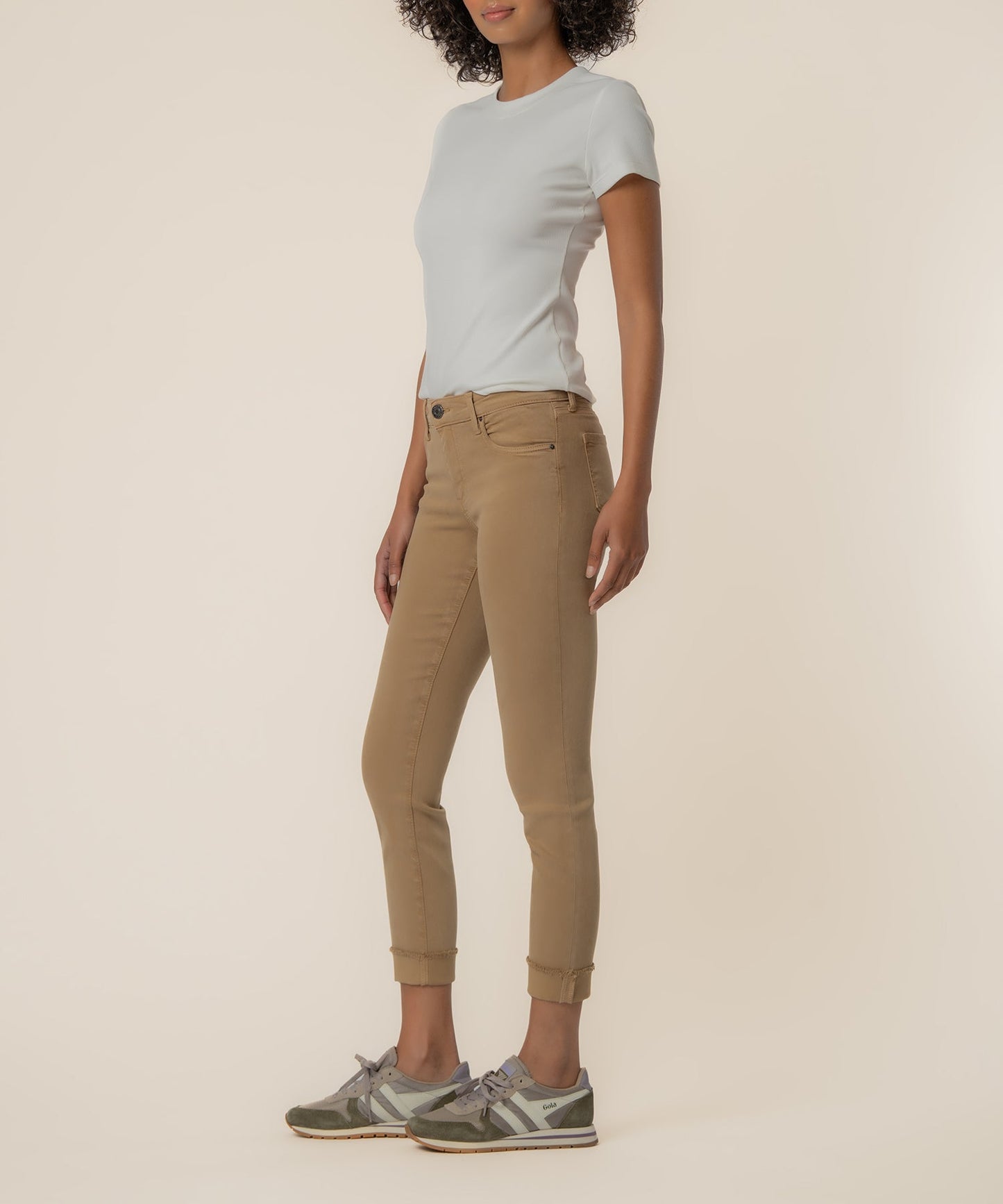 Amy Mid Rise Crop Straight, Petite in Chai