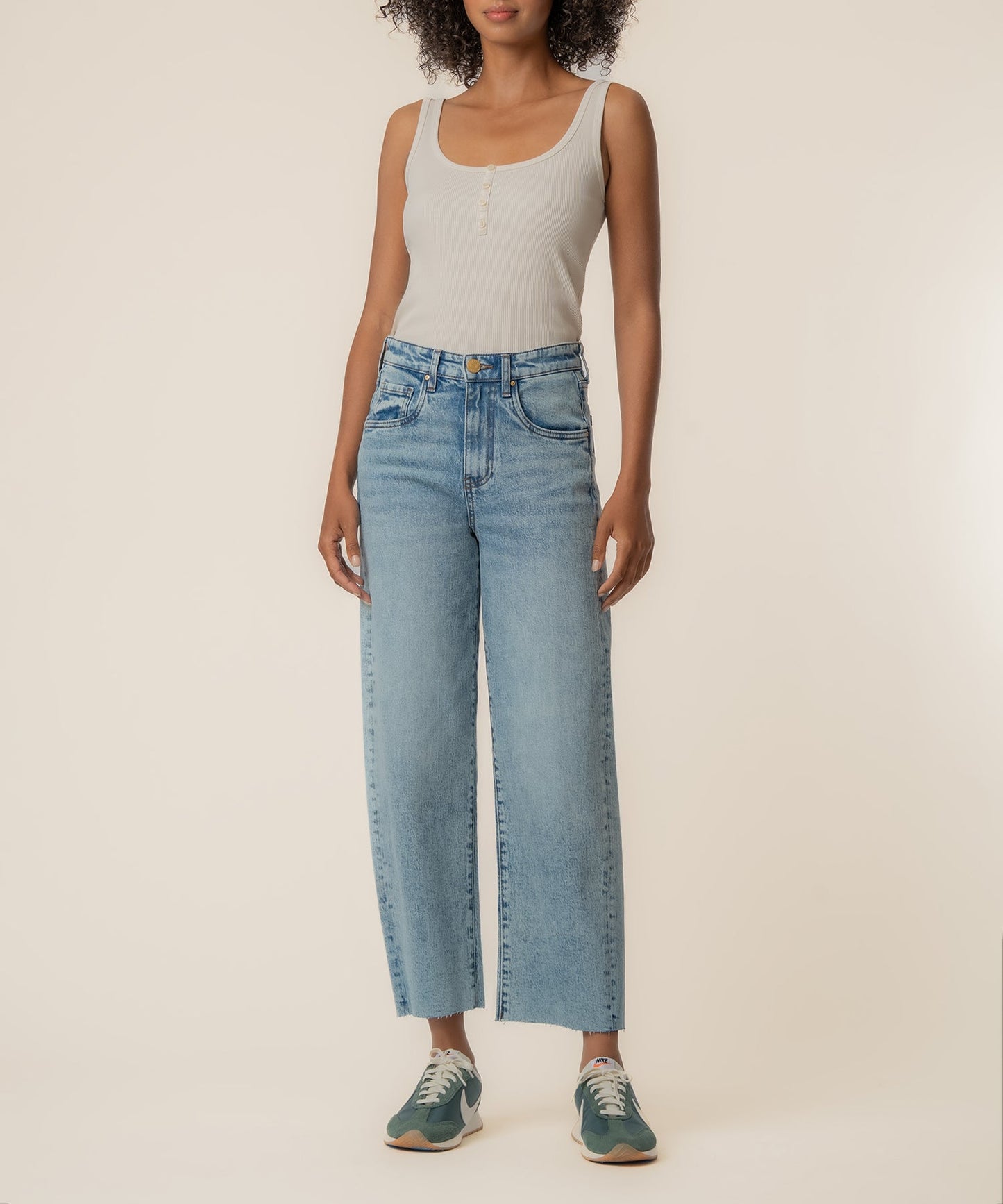 Gwen High Rise Wide Leg, Petite in Well Wash