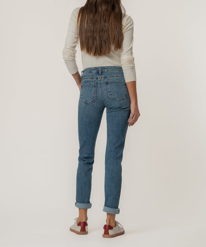 Catherine Mid Rise Boyfriend, Petite in Enigmatic Wash