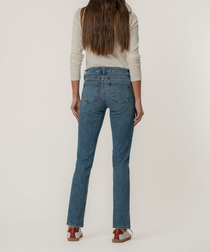 Catherine Mid Rise Boyfriend, Petite in Enigmatic Wash