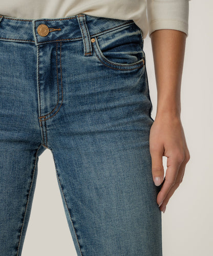 Catherine Mid Rise Boyfriend, Petite in Enigmatic Wash