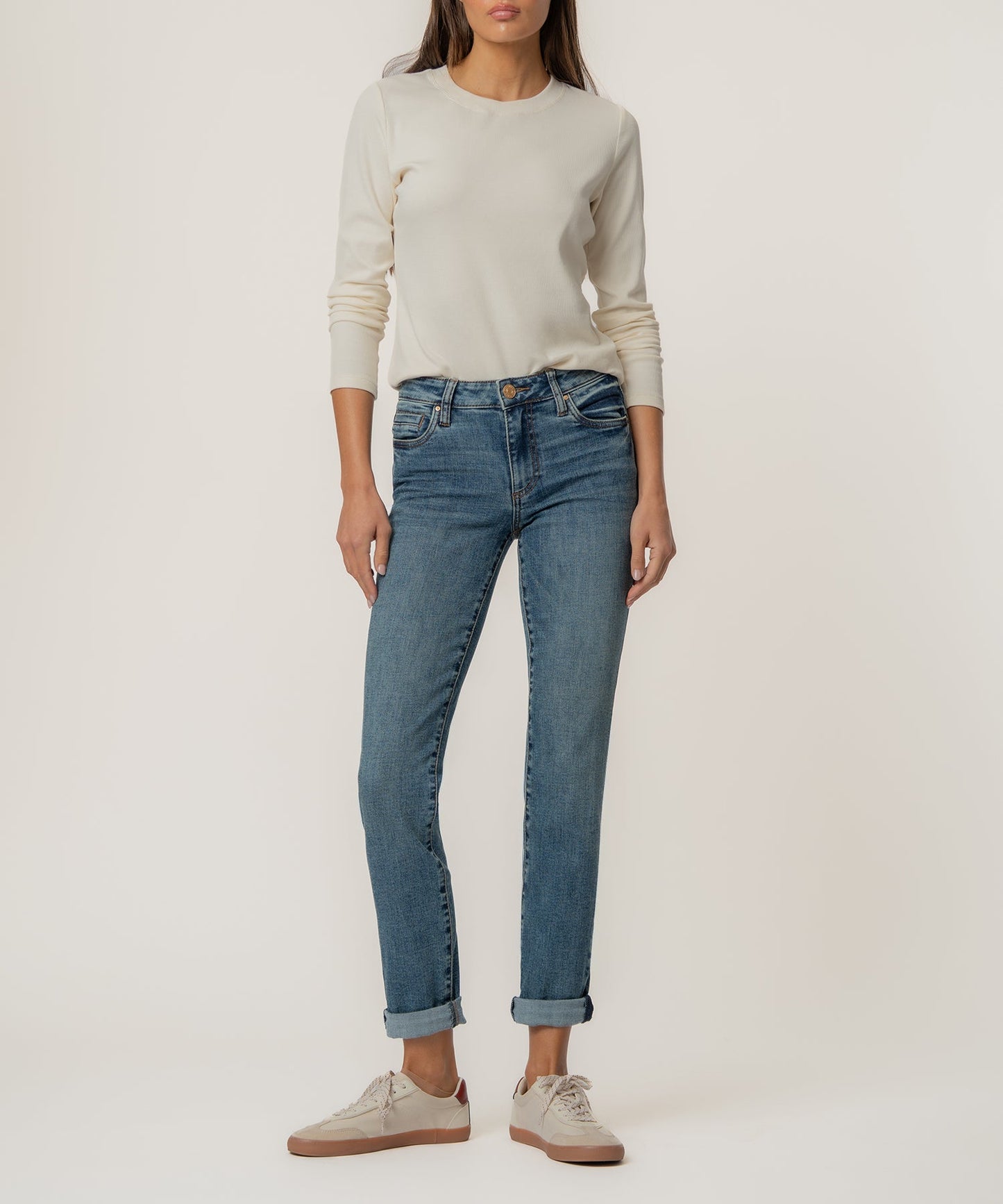 Catherine Mid Rise Boyfriend, Petite in Enigmatic Wash