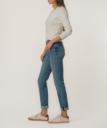 Catherine Mid Rise Boyfriend, Petite in Enigmatic Wash